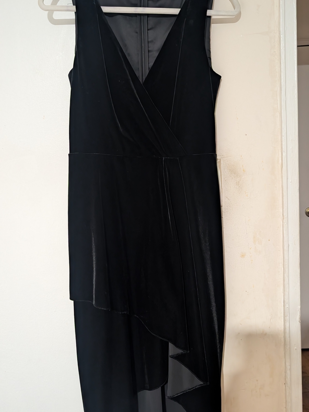 Black Sleeveless V-Neck Women's Velvet Dress